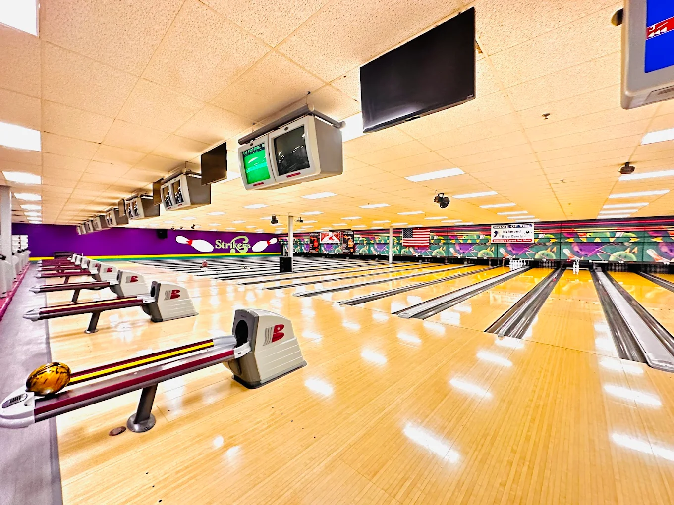Strikers Entertainment Center bowling lanes